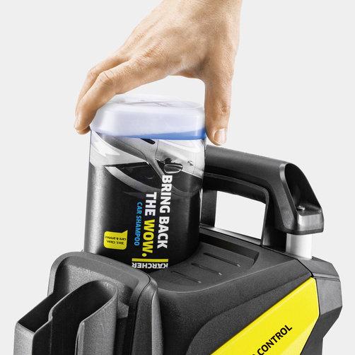 Sistemul Karcher Plug `n` Clean pentru detergent