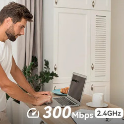 Ilustratie cu un domn care tasteaza pe un laptop, si cu viteza de 300 Mbps la 2.4 GHz.